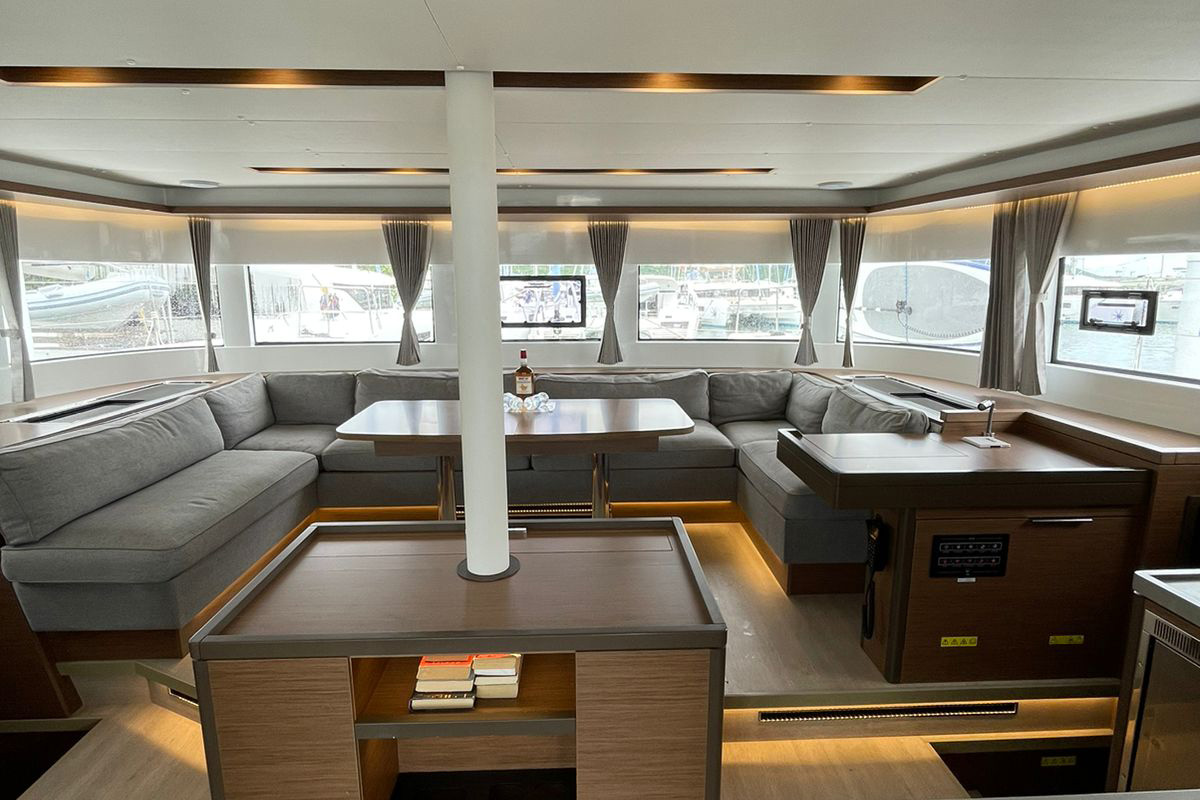 Photo #13 - Lagoon 50 - 6 + 2 cab. (Bottoms up) in Nanny Cay - 36021