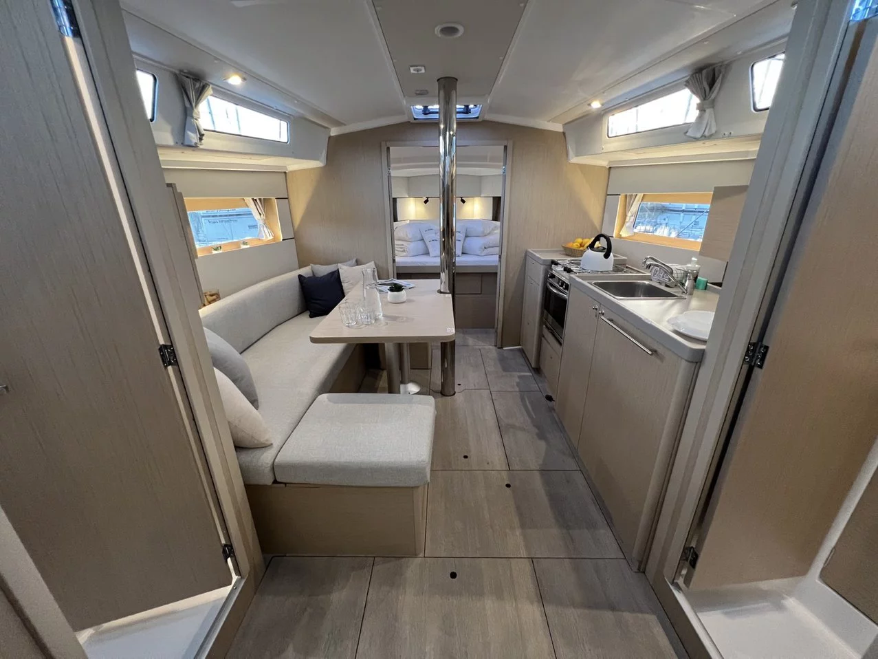 Oceanis 38.1 (Jana)  - 17