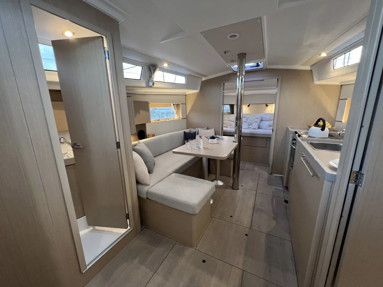 Oceanis 38.1 (Jana)  - 18