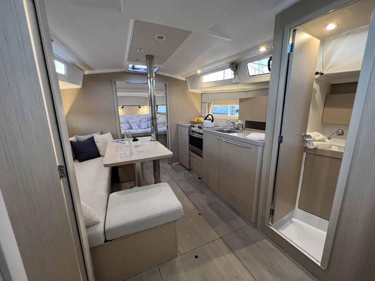 Oceanis 38.1 (Jana)  - 19