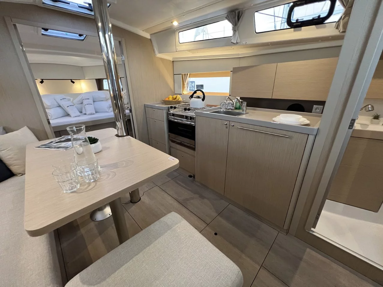 Oceanis 38.1 (Jana)  - 21
