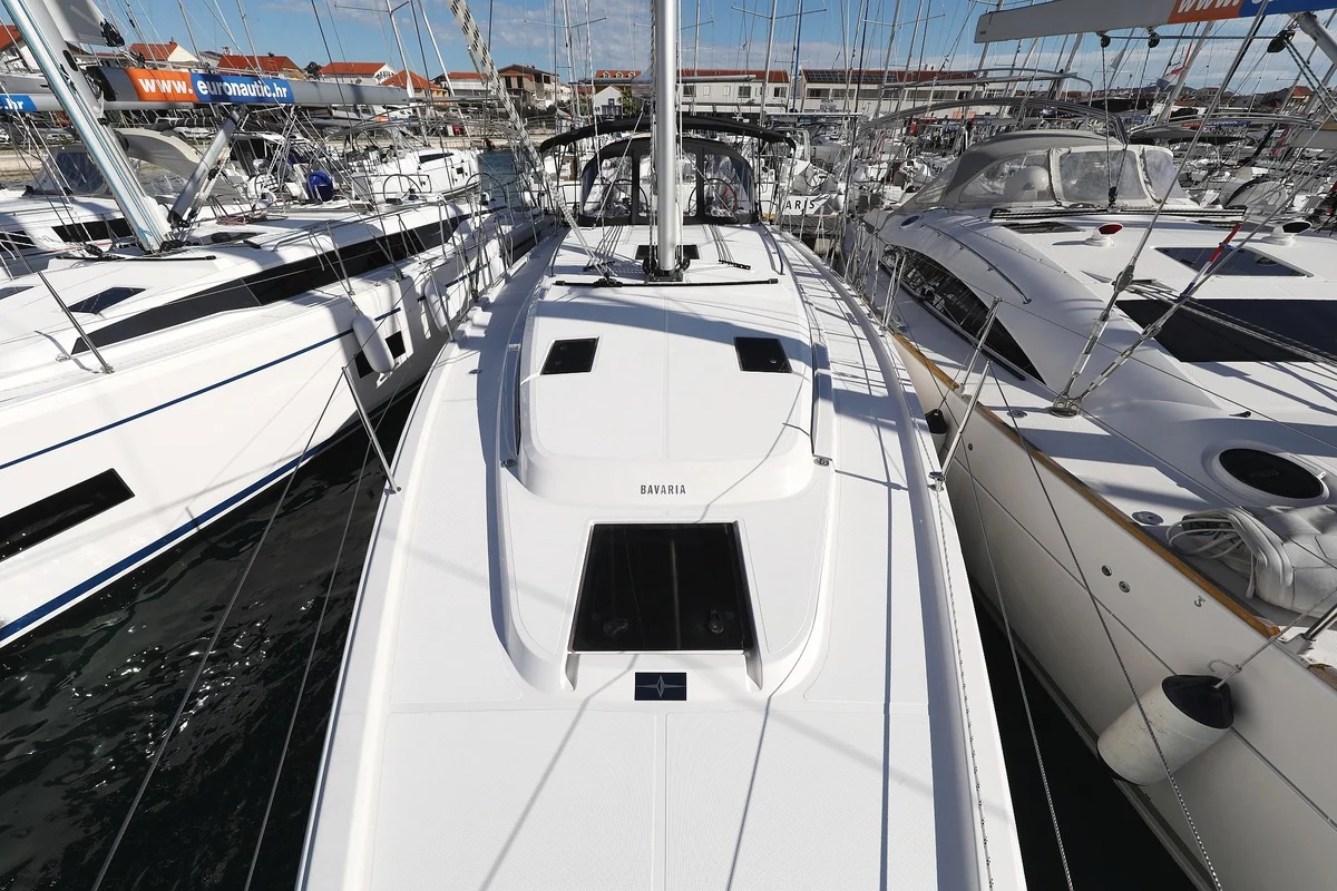 Bavaria C42 (SeaTime)  - 3