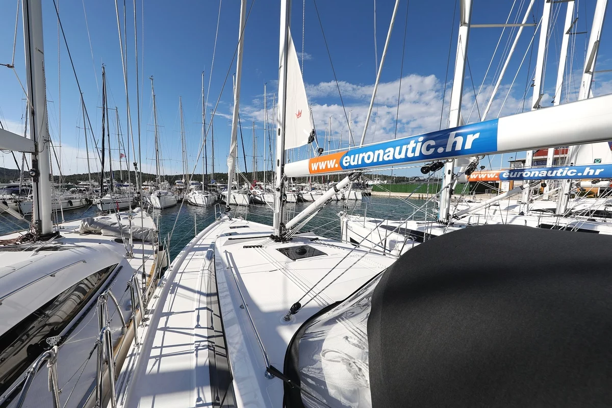 Bavaria C42 (SeaTime)  - 4