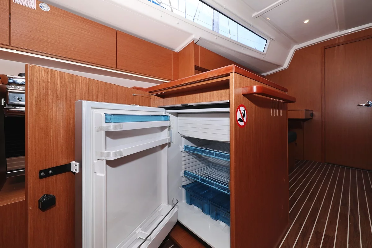 Bavaria C42 (SeaTime)  - 12