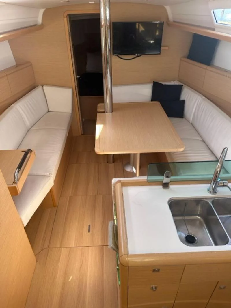 Sun Odyssey 389 (39 North)  - 5