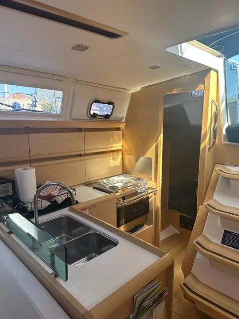 Sun Odyssey 389 (39 North)  - 6