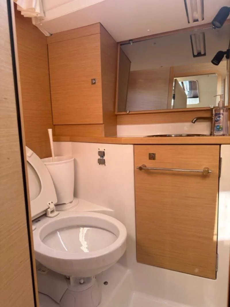 Sun Odyssey 389 (39 North)  - 11