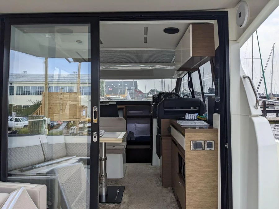 Jeanneau NC 33 (Knot Home)  - 2