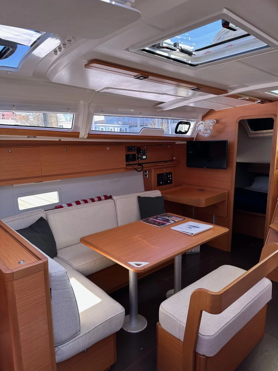 Dufour 430 - 3 cab. (Opportune Moment)  - 10