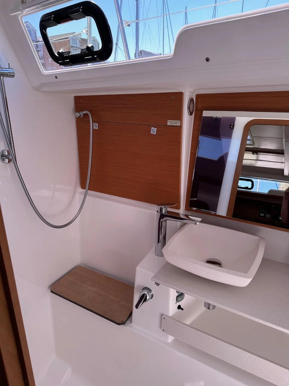 Dufour 430 - 3 cab. (Opportune Moment)  - 15
