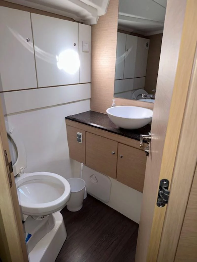 Jeanneau 51 (Recovery Room)  - 17