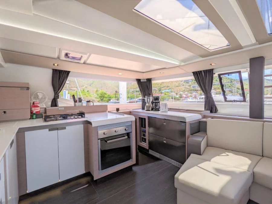 Fountaine Pajot Tanna 47 Maestro - 3 cab. (Satori)  - 9