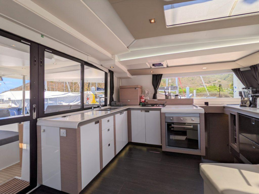 Photo #11 - Fountaine Pajot Tanna 47 Maestro - 3 cab. (Satori) in Nanny Cay - 36191