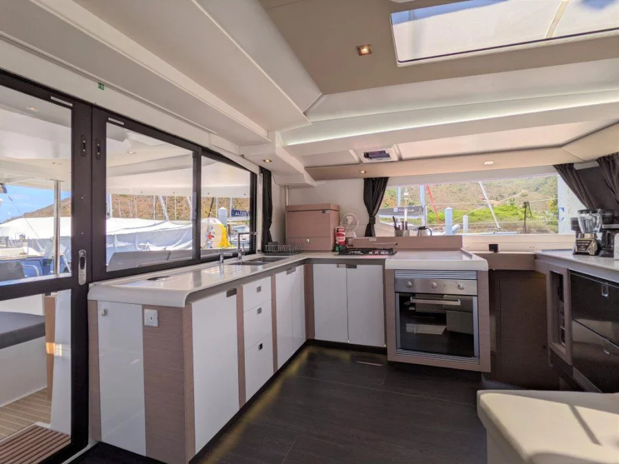 Fountaine Pajot Tanna 47 Maestro - 3 cab. (Satori)  - 10