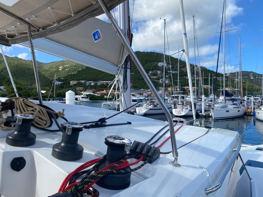 Photo #6 - Fountaine Pajot Astrea 42 Maestro (Serene Blue) en Nanny Cay - 36194