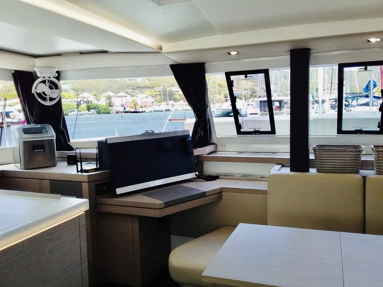 Fountaine Pajot Astrea 42 Maestro (Serene Blue)  - 8