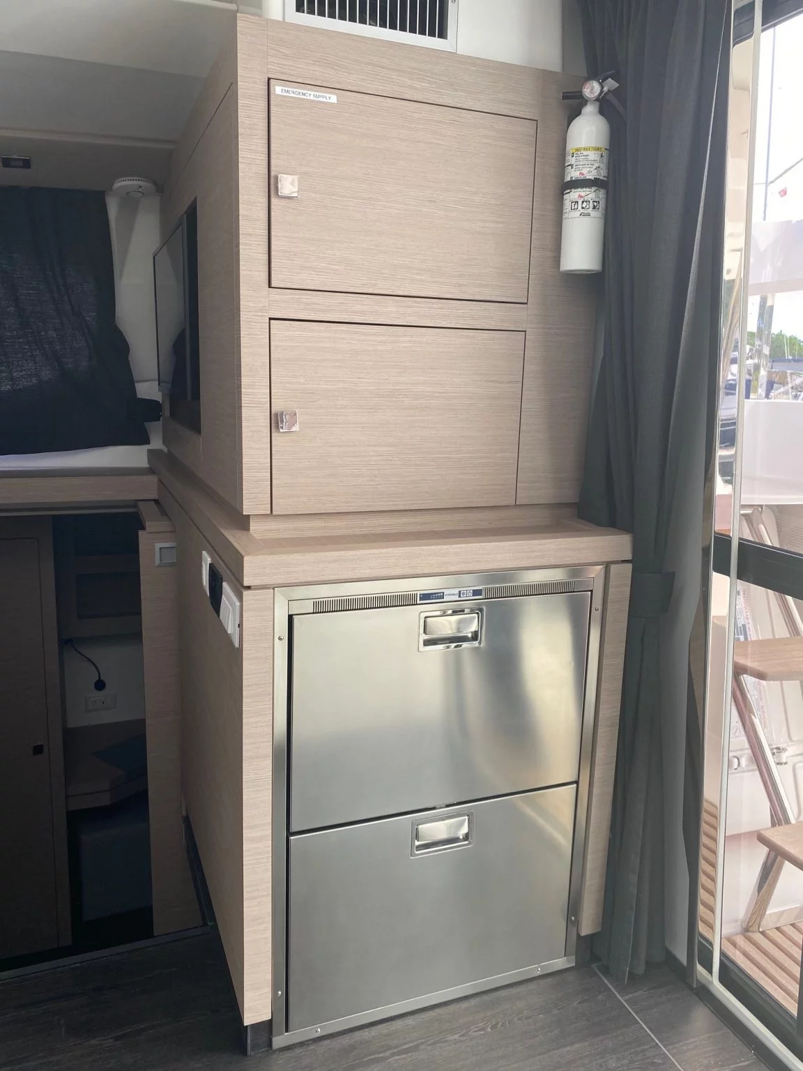 Fountaine Pajot Astrea 42 Maestro (Serene Blue)  - 13