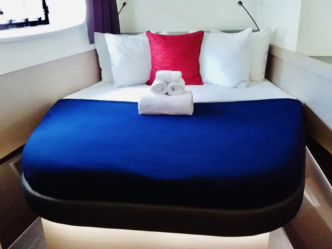 Fountaine Pajot Astrea 42 Maestro (Serene Blue)  - 18