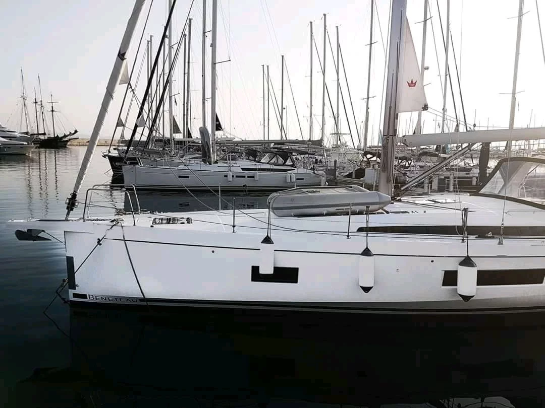 Oceanis 51.1 - 5 + 1 cab. (One Piece)  - 2