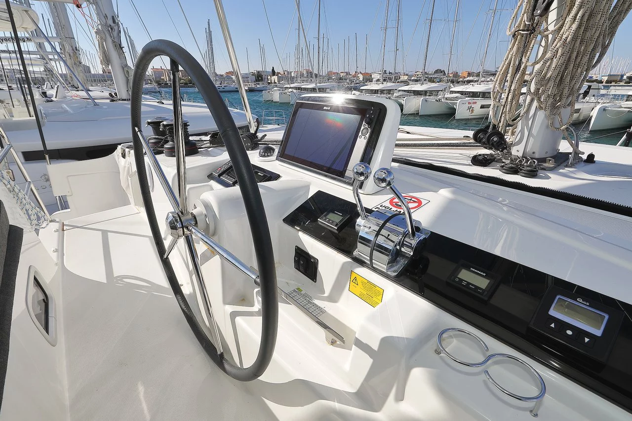 Lagoon 46 - 4 + 2 cab. (Why Not)  - 8