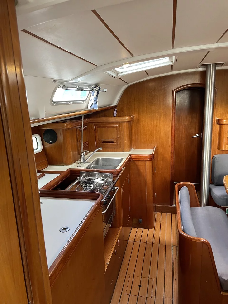 Oceanis 411 Celebration (M&M)  - 9