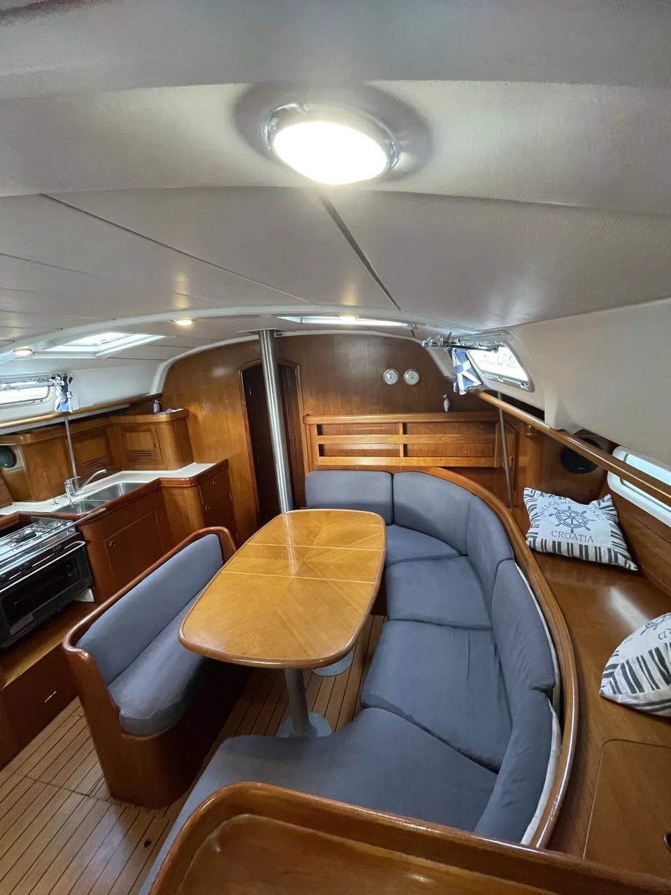 Oceanis 411 Celebration (M&M)  - 10