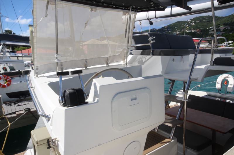 Photo #5 - Fountaine Pajot Saona 47 - 5 cab. (La Belle Vie) en Nanny Cay - 36256