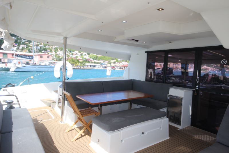 Photo #6 - Fountaine Pajot Saona 47 - 5 cab. (La Belle Vie) en Nanny Cay - 36256