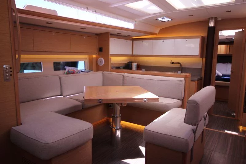 Dufour 530 - 4 cab. (Pura Vida)  - 10