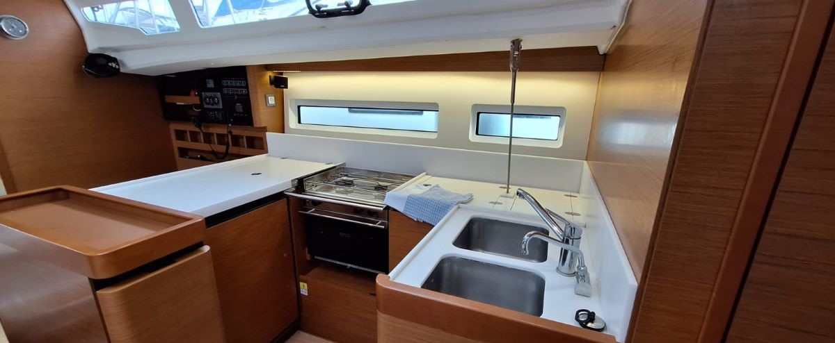 Photo #8 - Sun Odyssey 440 (Soyka) in Trogir - 36286