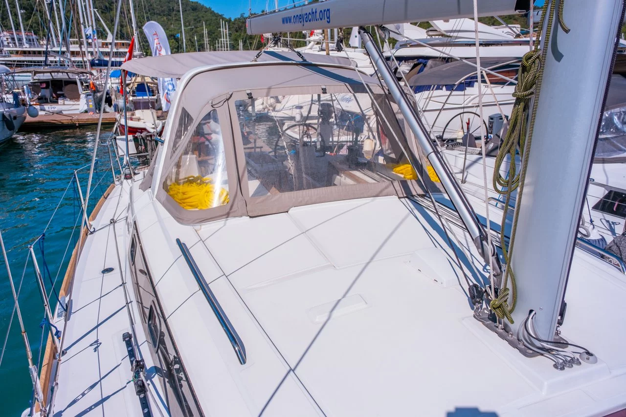 Oceanis 38.1 (Triton 89)  - 13