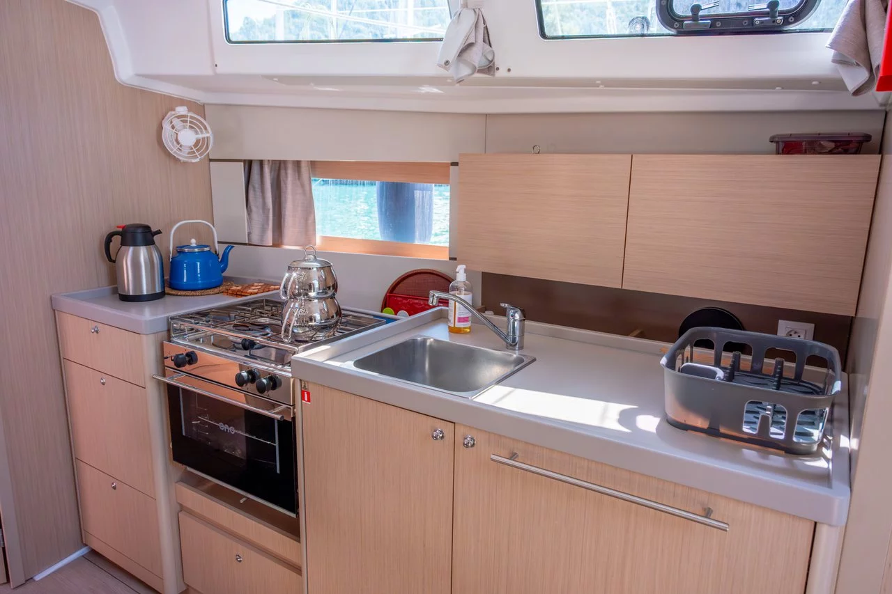 Oceanis 38.1 (Triton 89)  - 30