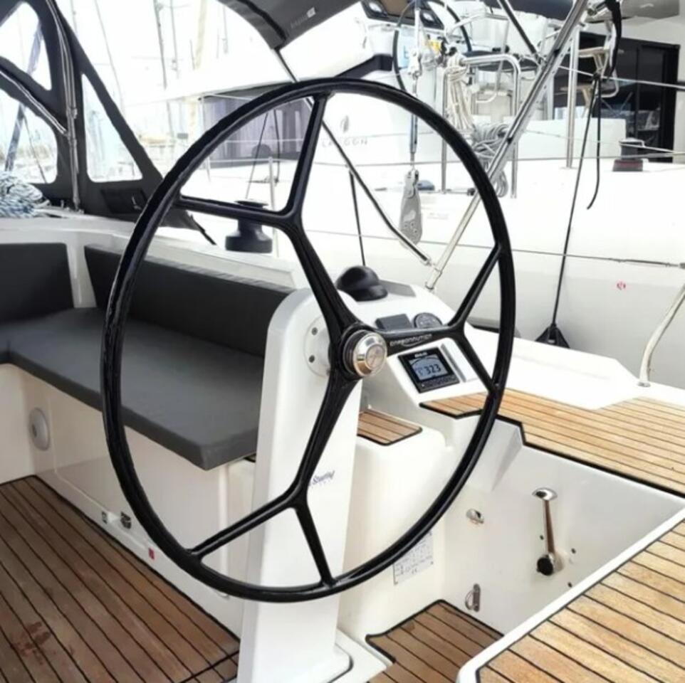 Bavaria C42 — photo 7