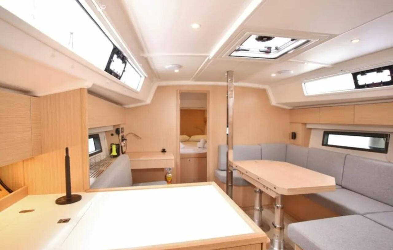 Bavaria C42 — photo 8