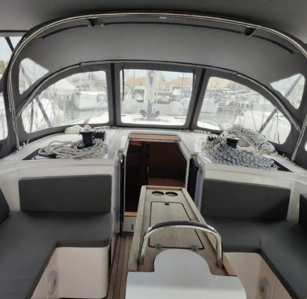 Bavaria C42 — photo 9
