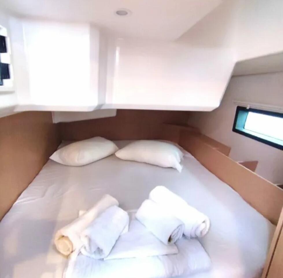 Bavaria C42 — photo 10