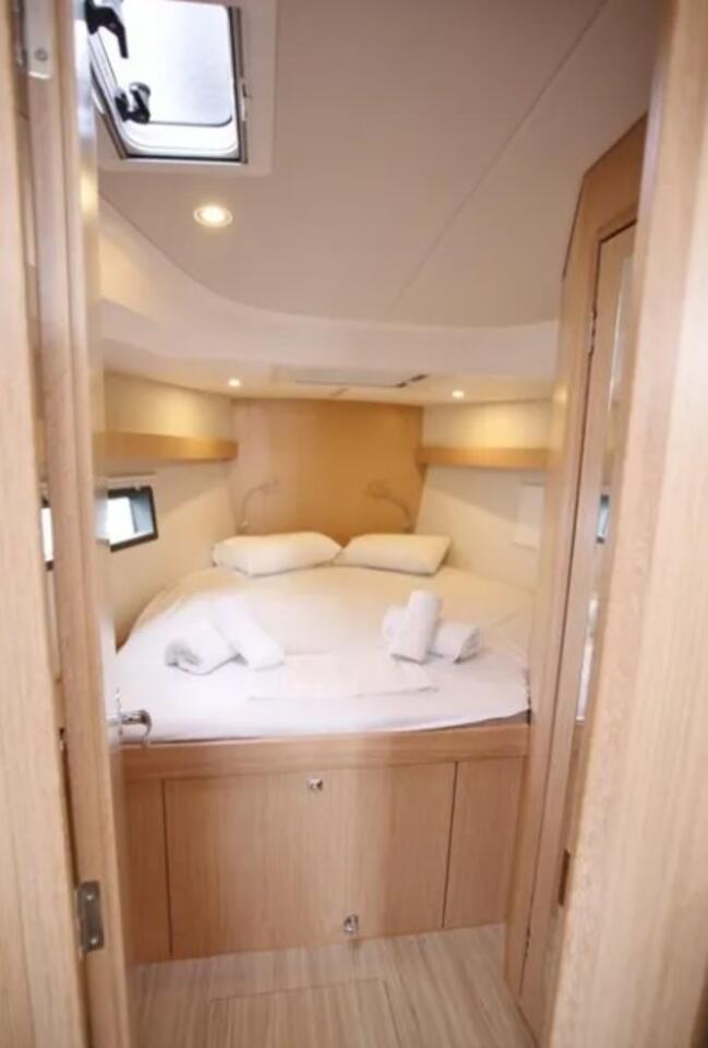 Bavaria C42 — photo 14