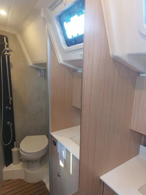 Bavaria C42 — photo 19
