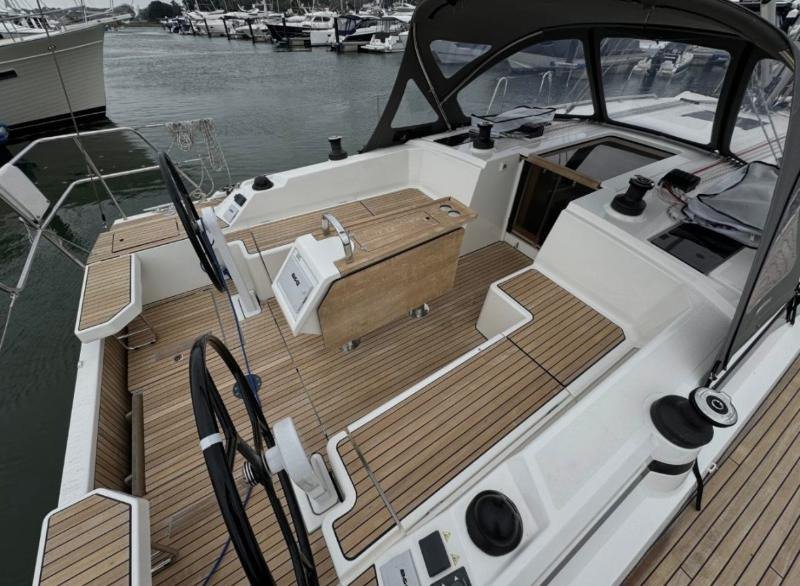 Bavaria C42 — photo 4