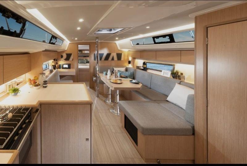 Bavaria C42 — photo 5
