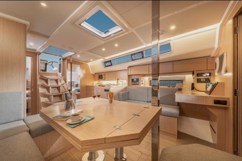 Bavaria C42 — photo 6