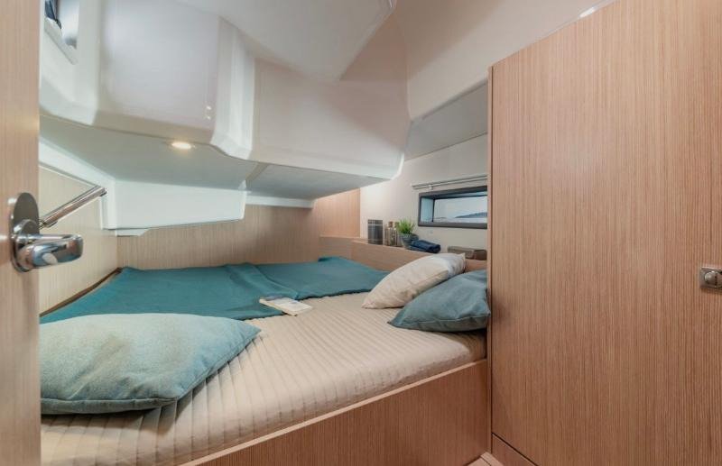 Bavaria C42 — photo 8