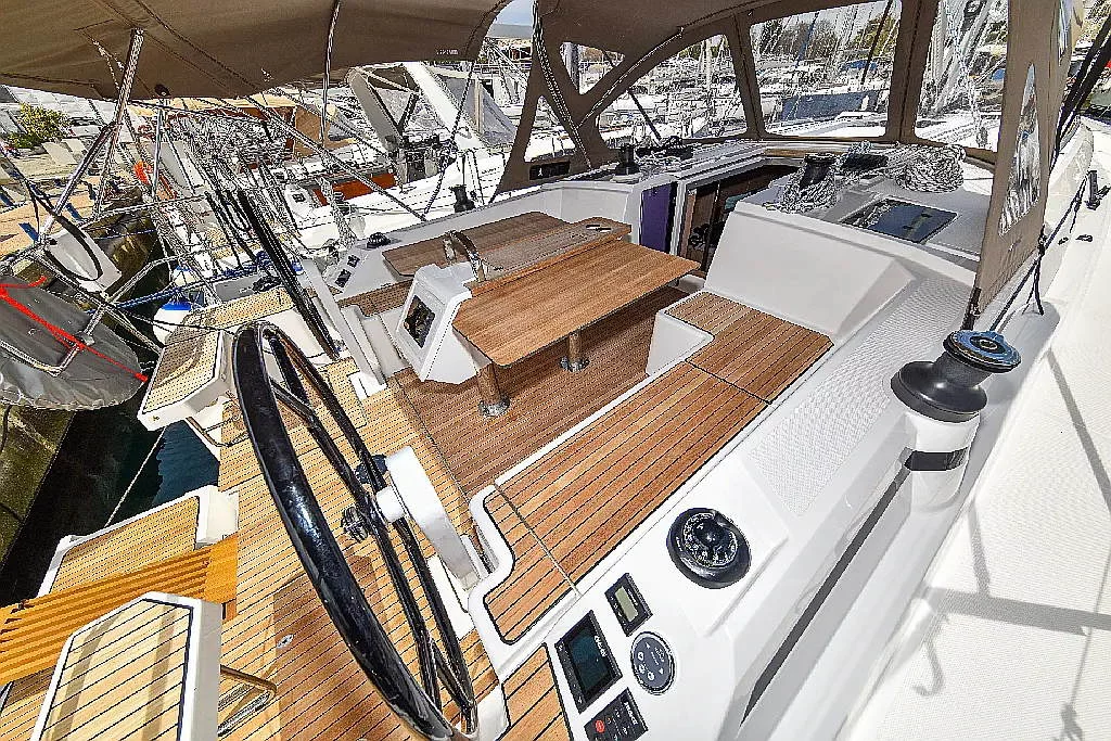 Bavaria C42 (PRESTIGE)  - 12
