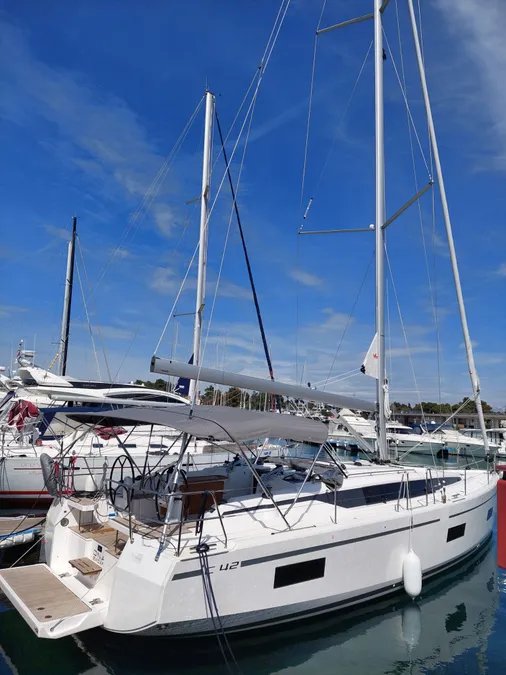 Bavaria C42 — photo 4
