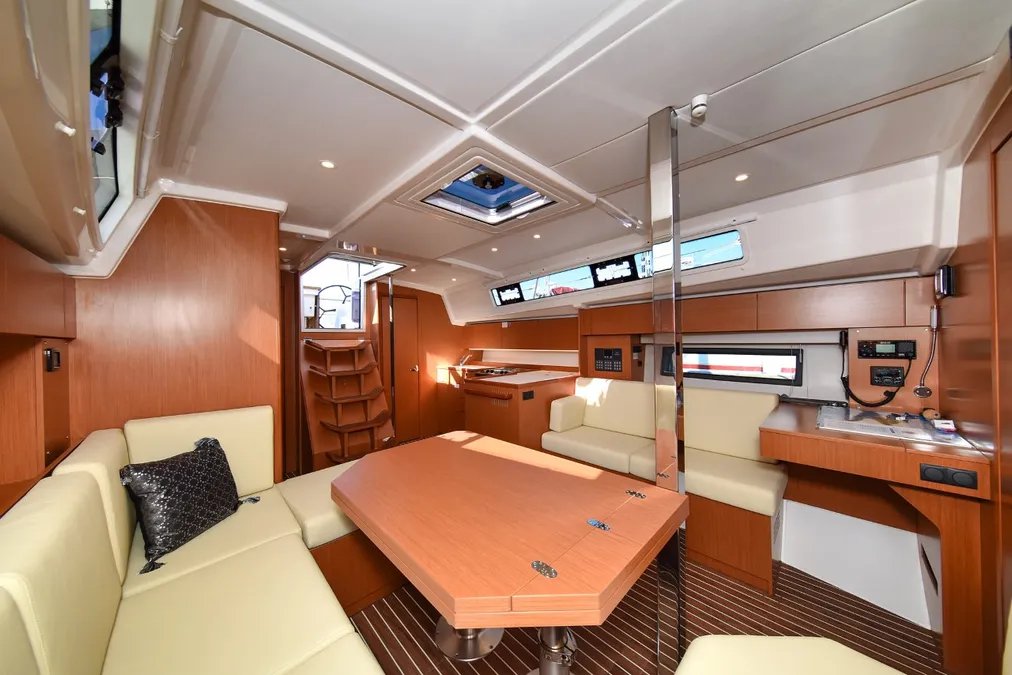 Bavaria C42 — photo 19