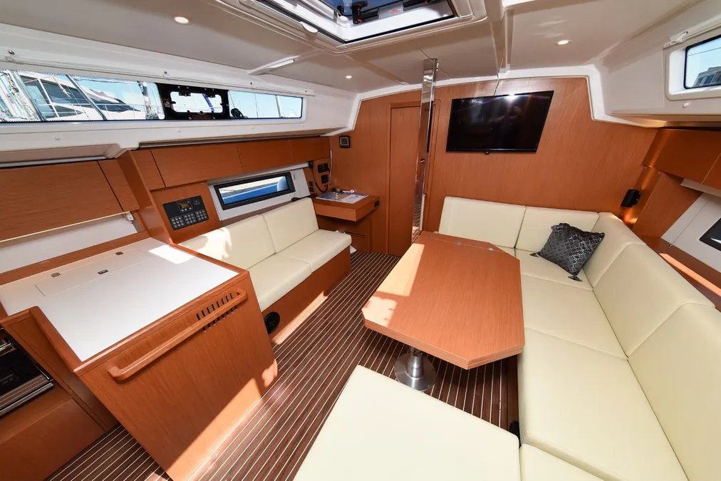Bavaria C42 — photo 20