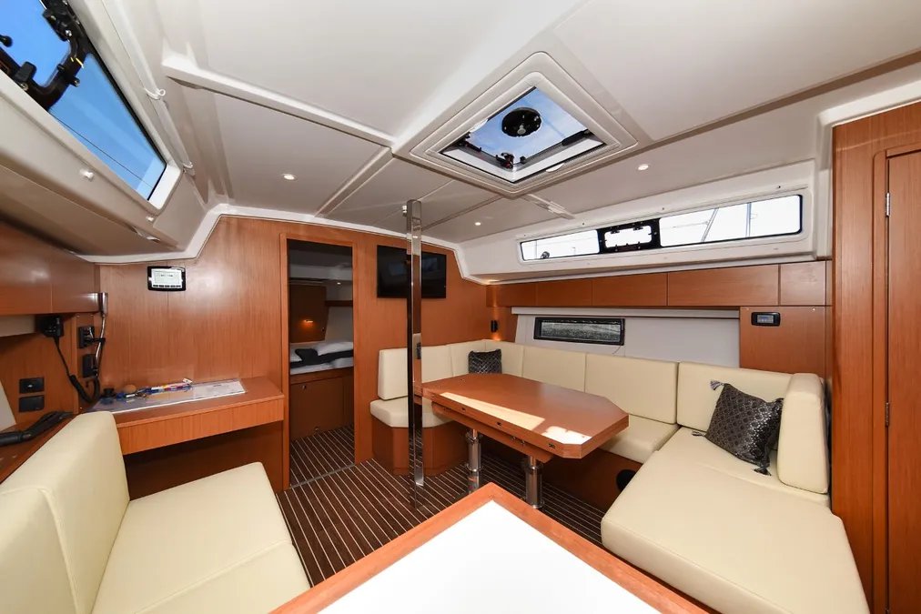 Bavaria C42 — photo 22