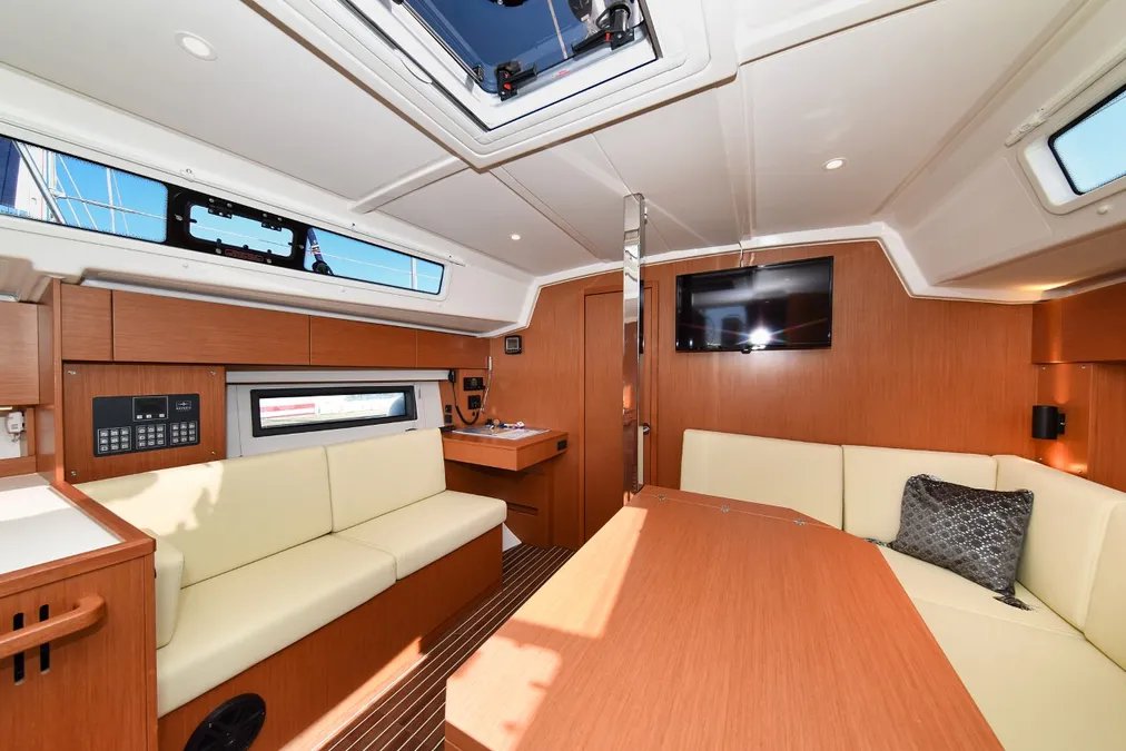 Bavaria C42 — photo 23