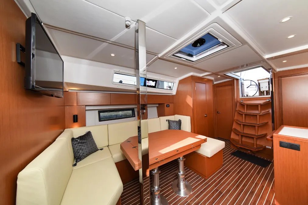 Bavaria C42 — photo 24