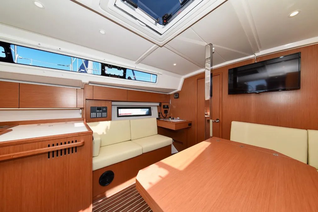 Bavaria C42 — photo 25